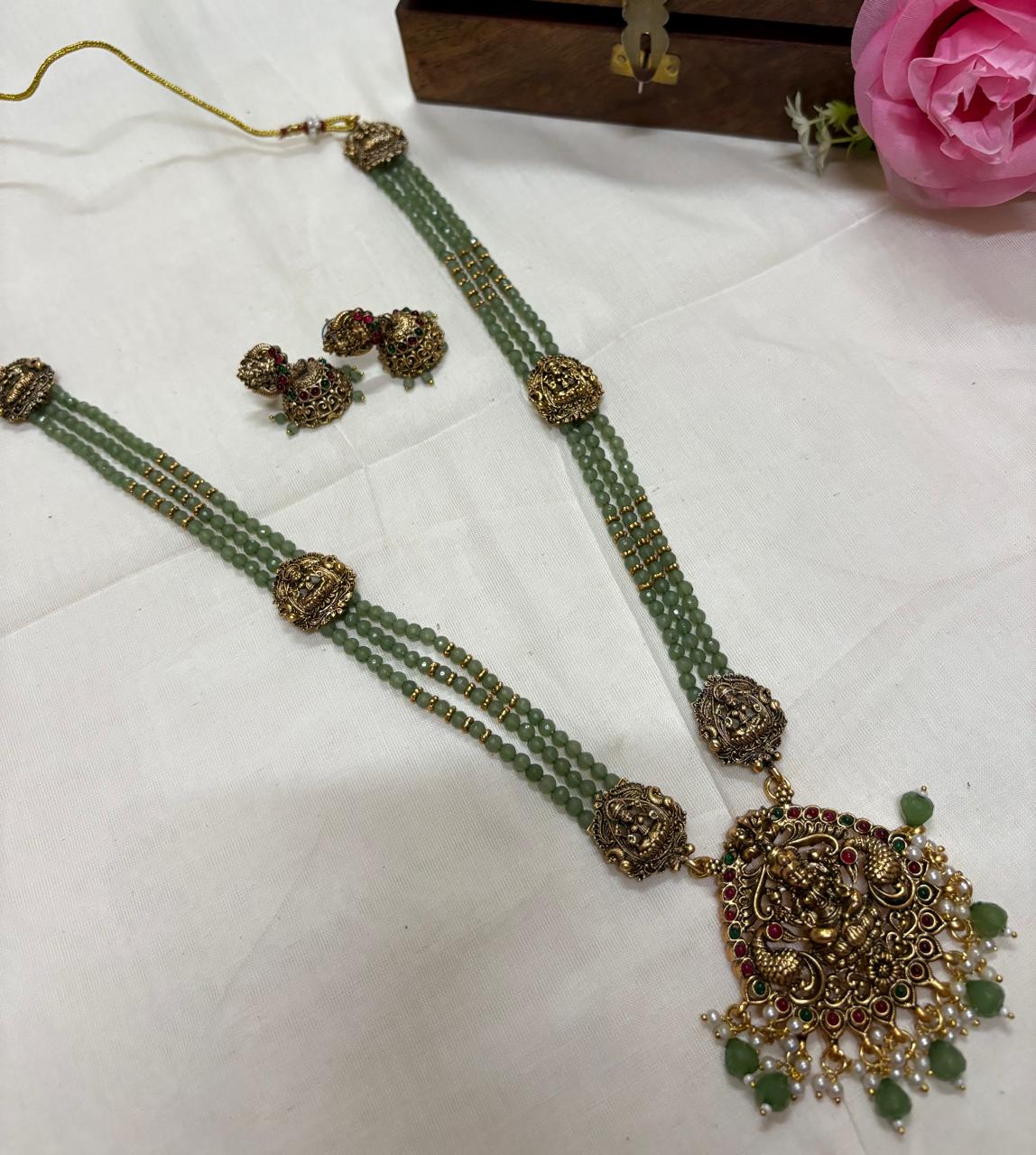 Long beadsantique pendent set