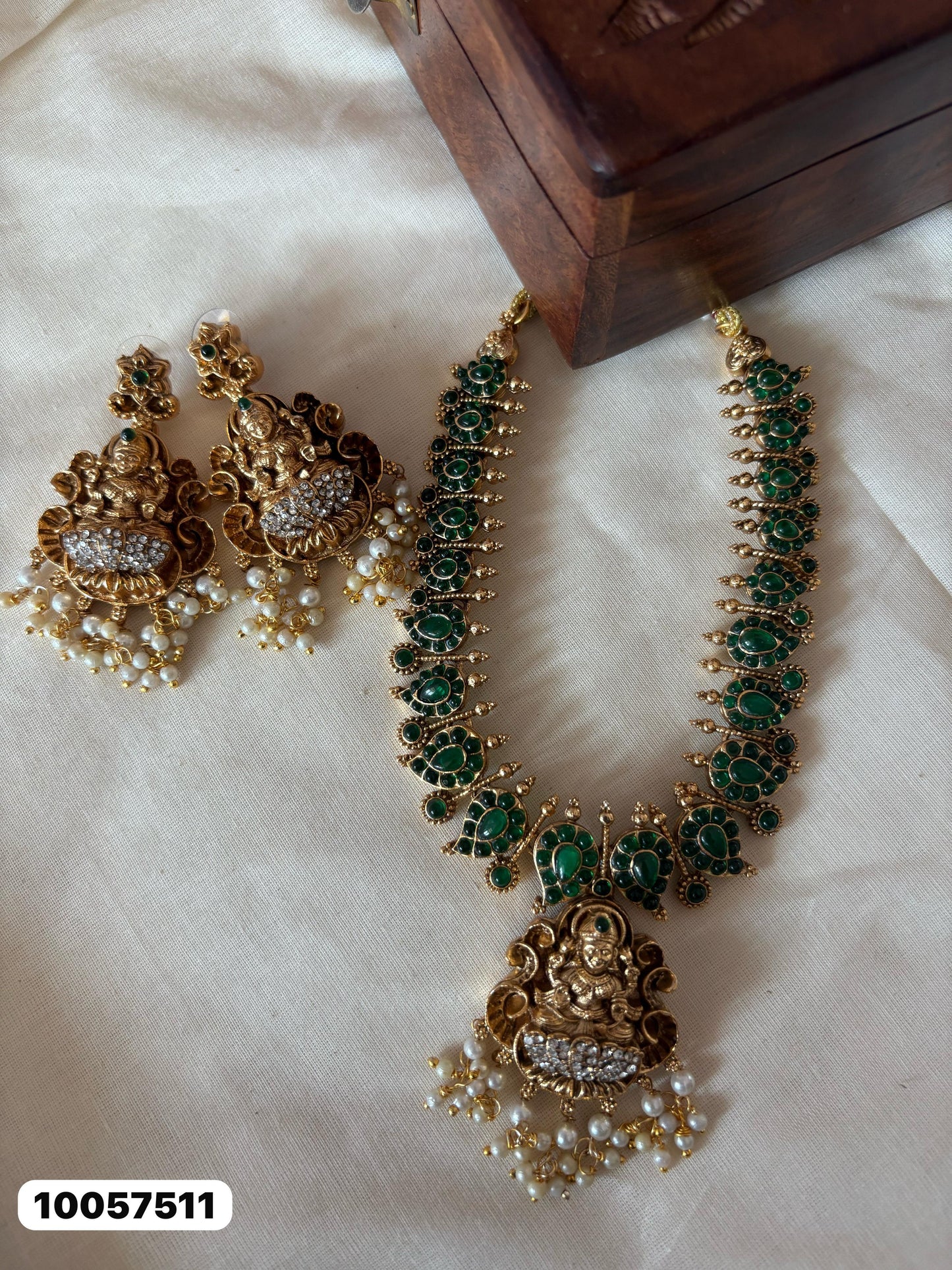 Srindha Lakshmi neck set