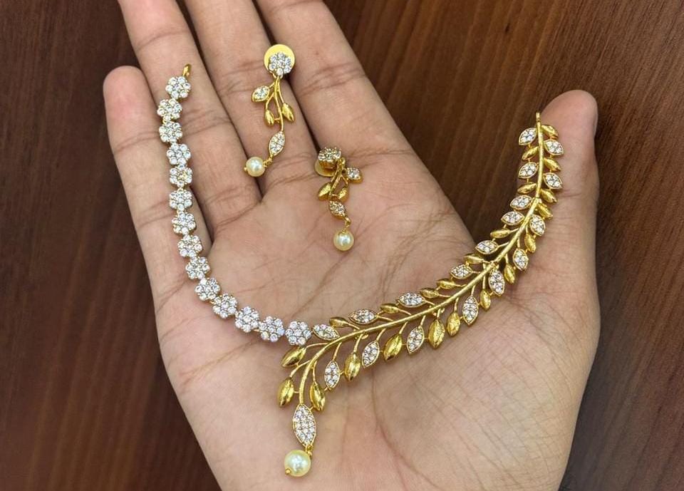 Ad antique neckpiece