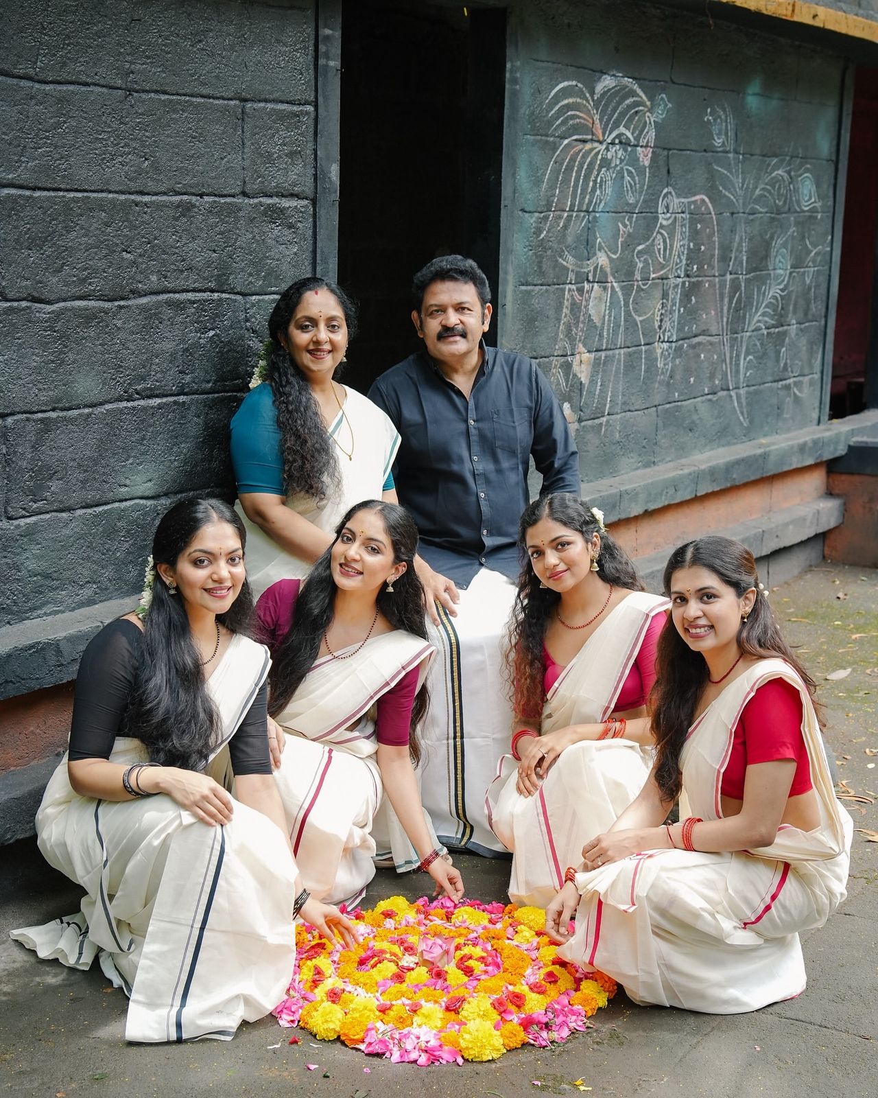 Puliyilakara kattikara set mundu