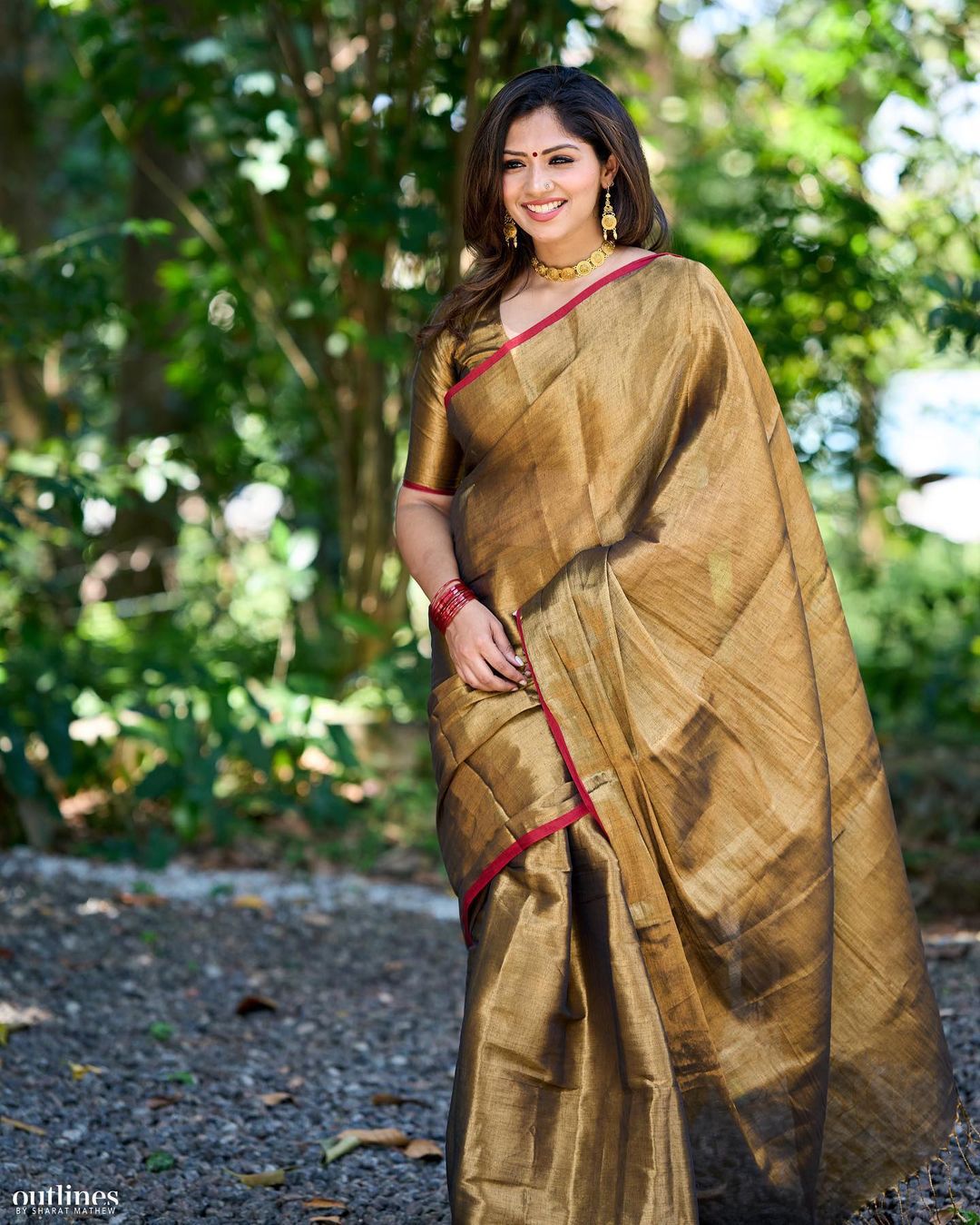 Red border golden tissue saree