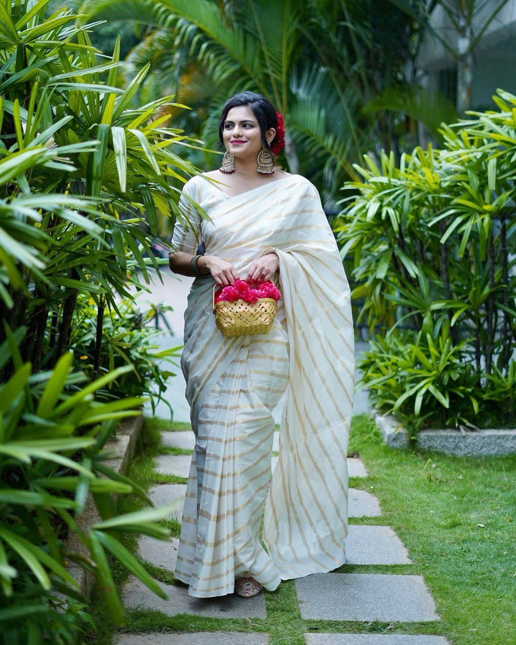 Cotton golden lines saree with tussels