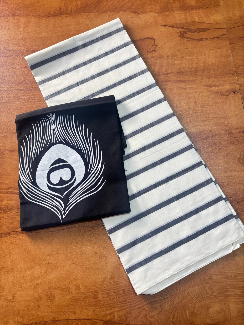 Myilpeeli lines Pattu Pavada Unsitiched