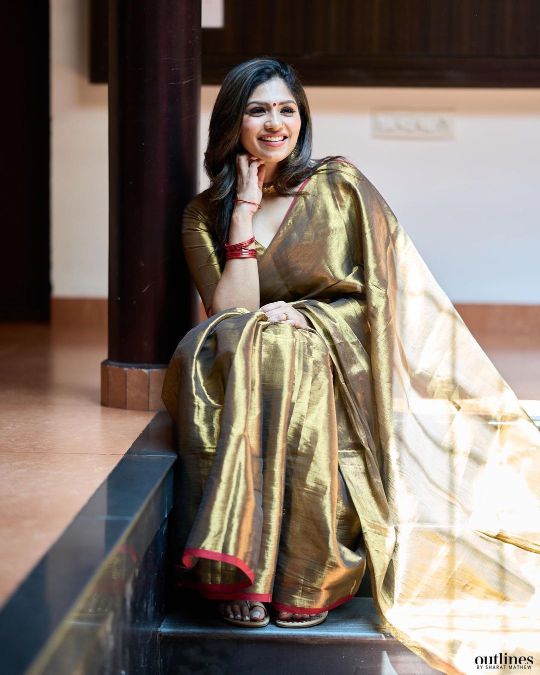 Red border golden tissue saree