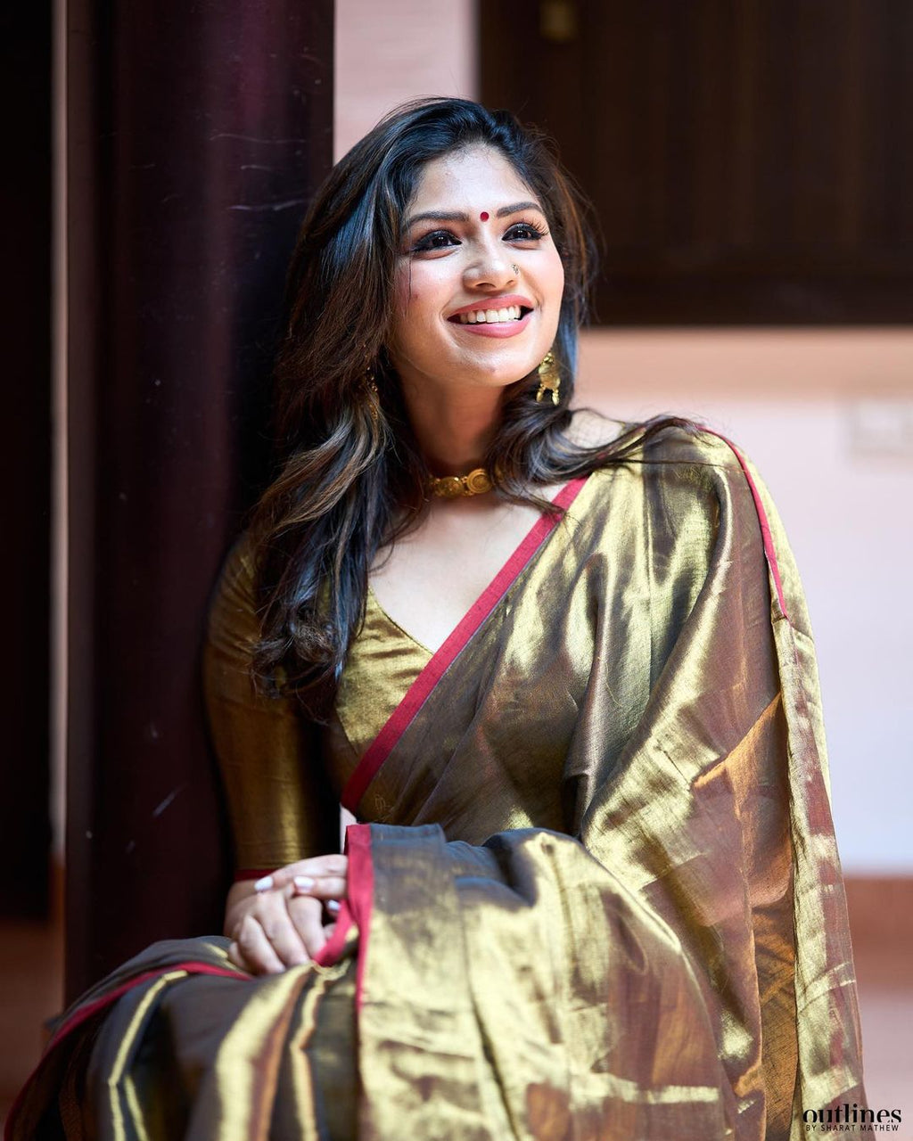 Red border golden tissue saree