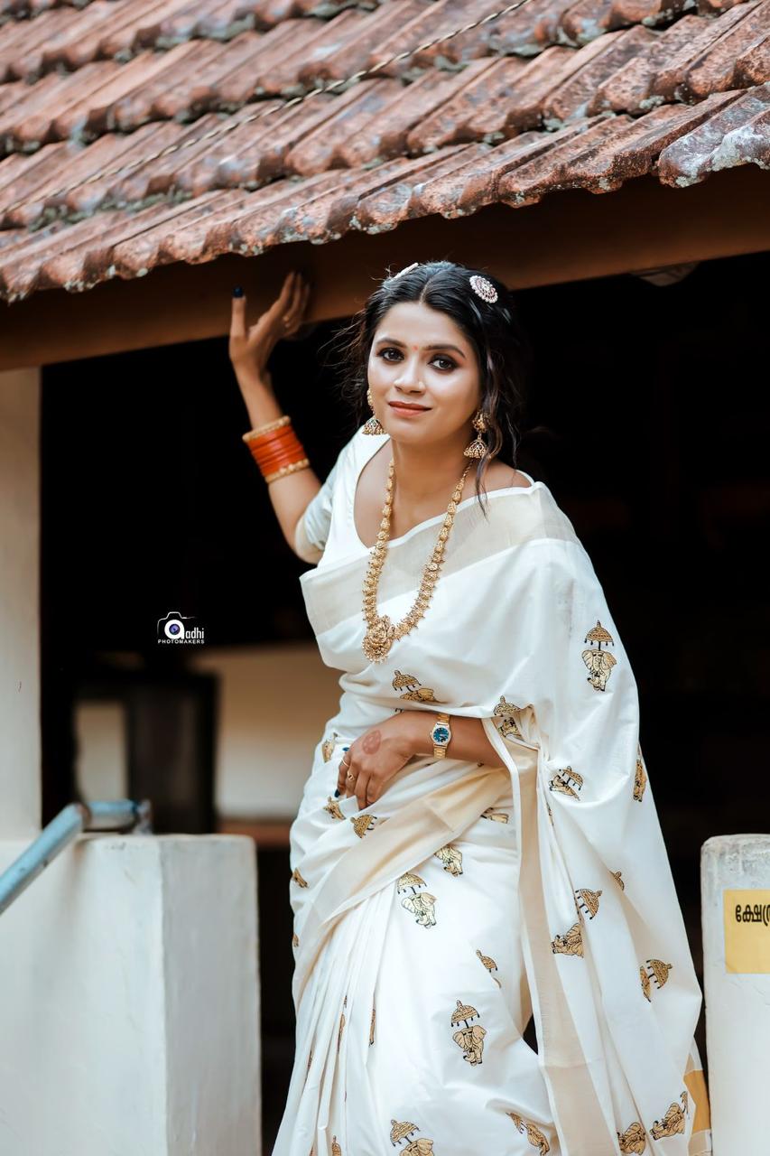 Elephant with umbrella embroidered cotton saree