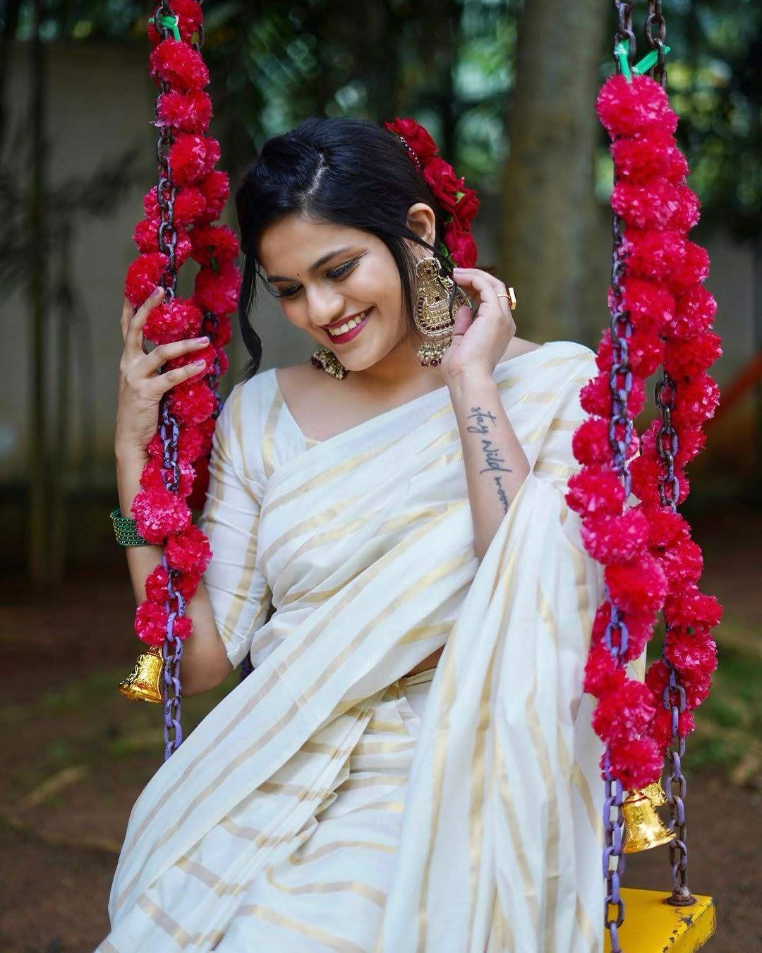 Cotton golden lines saree with tussels