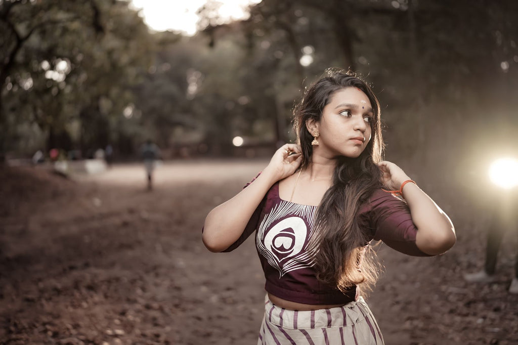 Myilpeeli lines Pattu Pavada Unsitiched