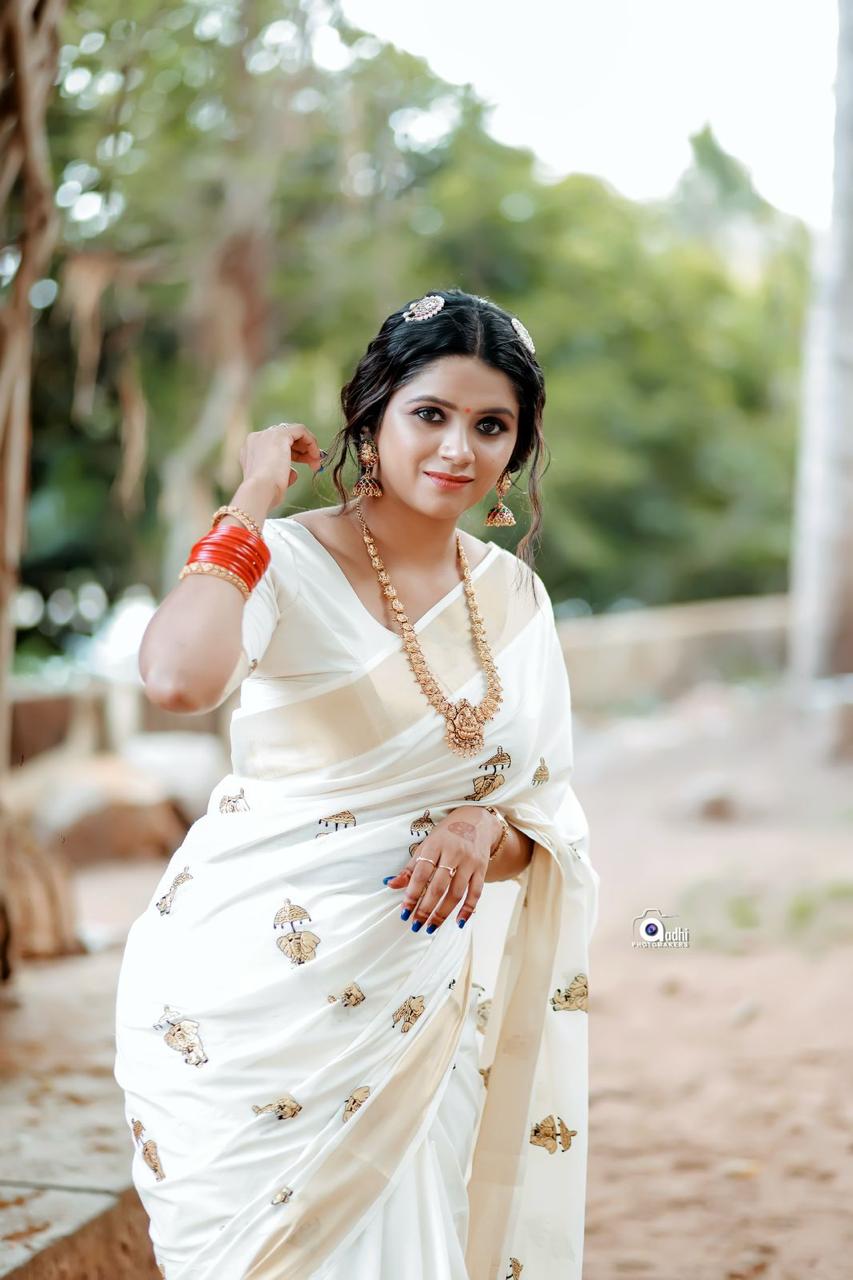 Elephant with umbrella embroidered cotton saree