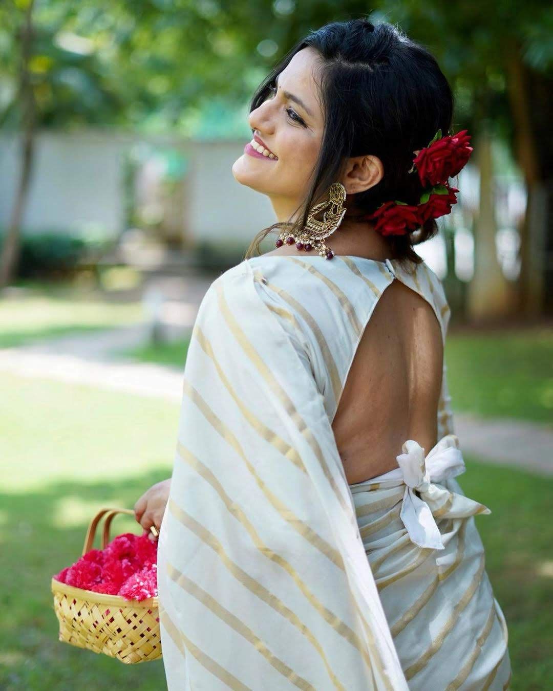 Cotton golden lines saree with tussels